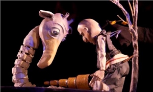 Linkki tapahtumaan HopSignor Puppet Theatre: Giraffe – Kirahvi – SAMPO Festivaali Annantalossa