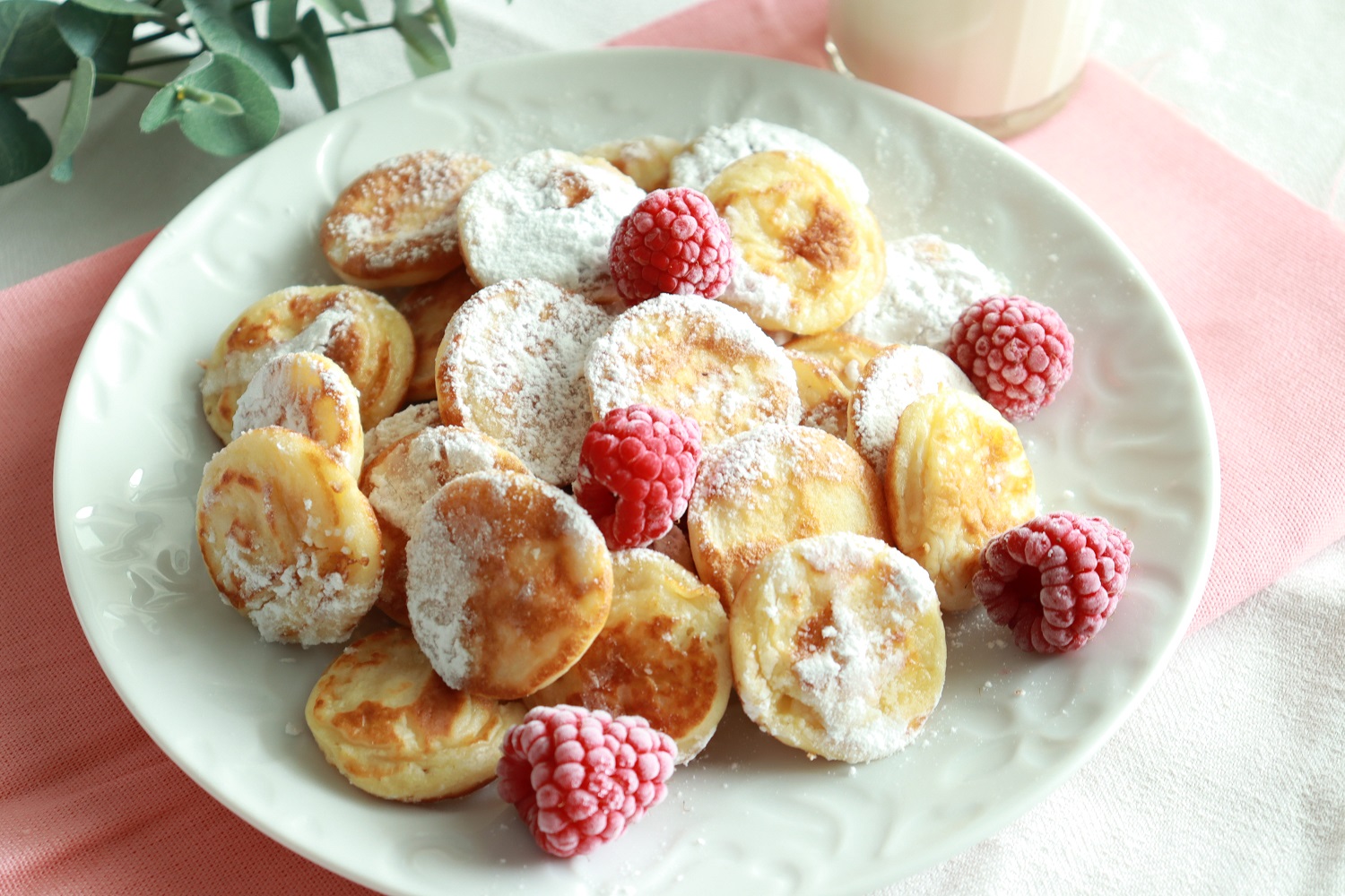 Mini pan cakes and rasberries